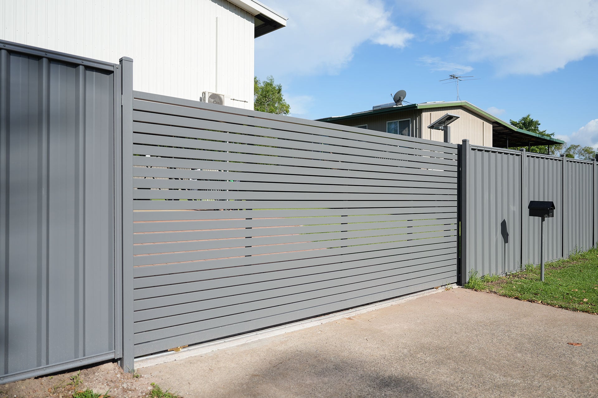 ALUMINIUM SLAT SLIDING GATE, COLORBOND FENCE