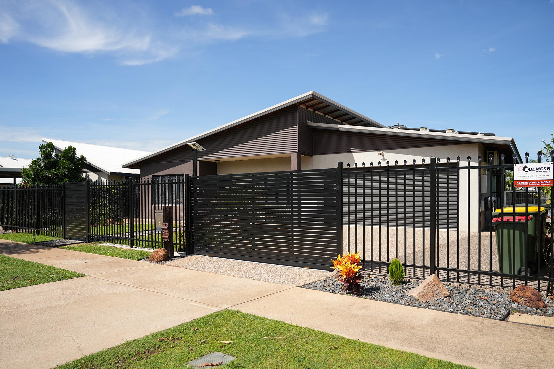 ALUMINIUM SLAT PA + SLIDING GATE, GARRISON PRESSED SPEAR FENCE